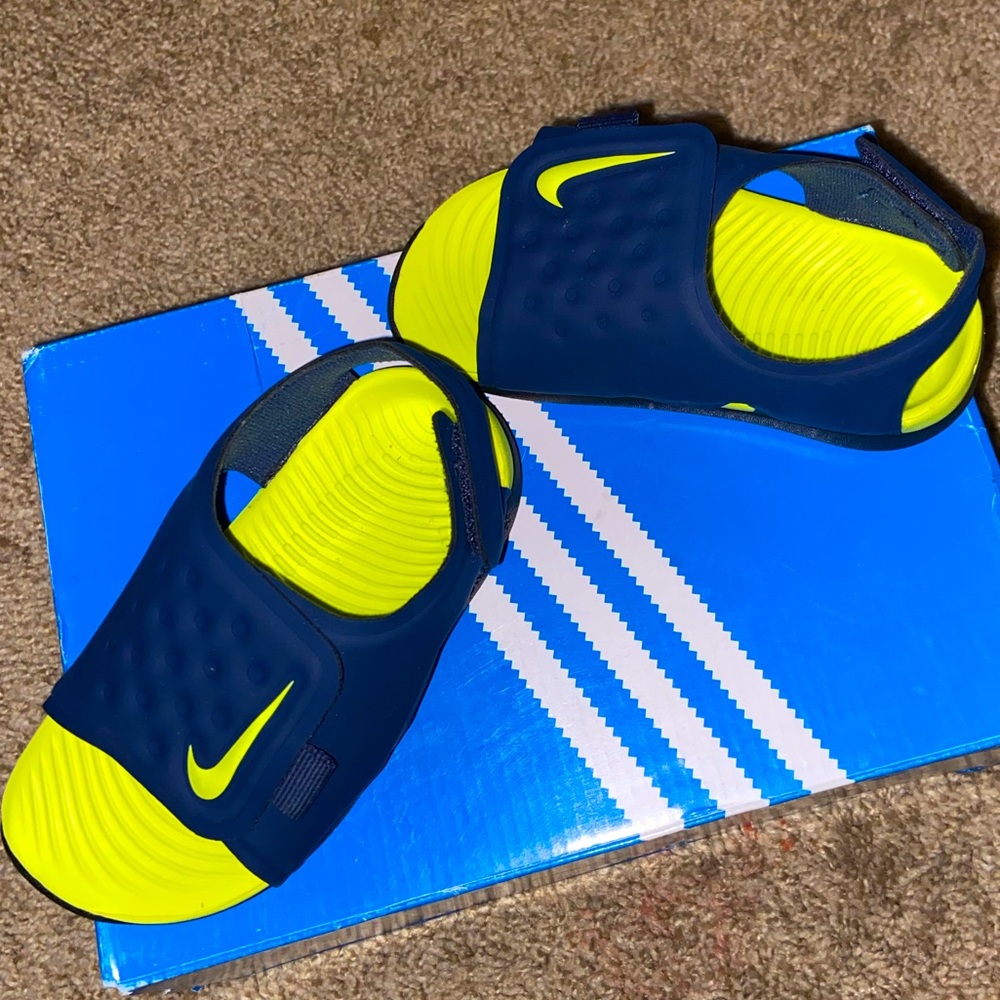 Nike - kids - size 6C - Velcro sandals - never worn - NWOT - Neon & Navy